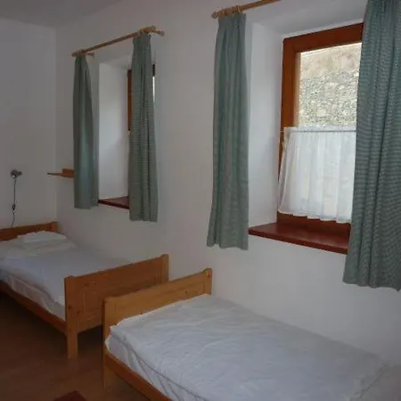 Naspolya Panzio Es Etterem * Bátaapáti