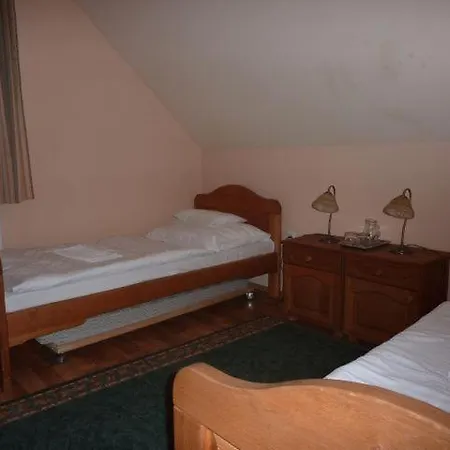 Bed & Breakfast Naspolya Panzio Es Etterem