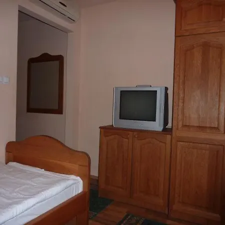 Naspolya Panzio Es Etterem Bátaapáti