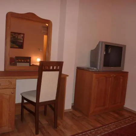 Naspolya Panzio Es Etterem