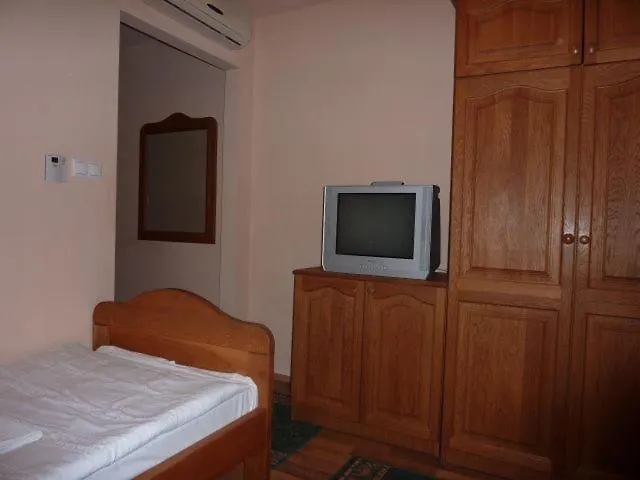 Naspolya Panzio Es Etterem Bátaapáti