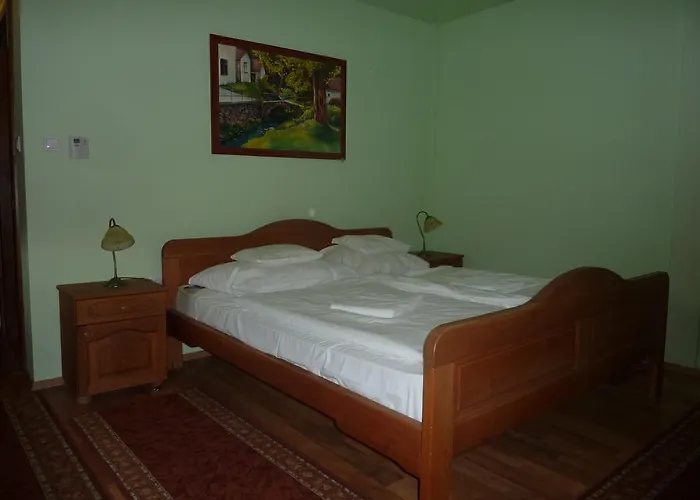 Naspolya Panzio Es Etterem B&B Bátaapáti