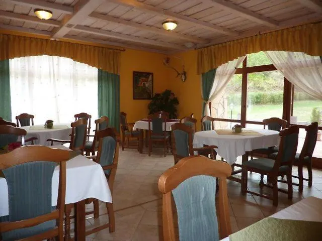 B&B Naspolya Panzio Es Etterem Bátaapáti